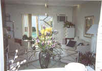 im_livingroom2.jpg (52750 bytes)