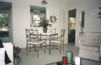 im_livingroom3.jpg (66185 bytes)
